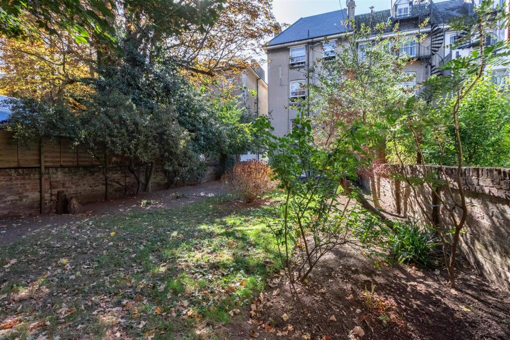 House in Brighton - View 4