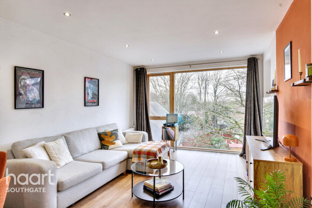 Ebony Crescent, Barnet - View 6