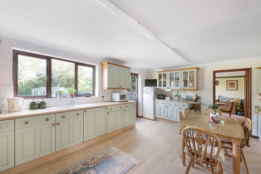 St Neots Road, Abbotsley, St Neots, Cambs, PE19 photo 4
