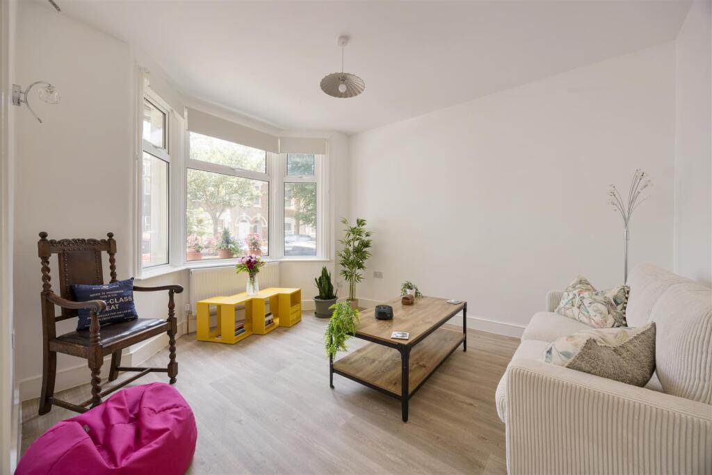House in London - View 3