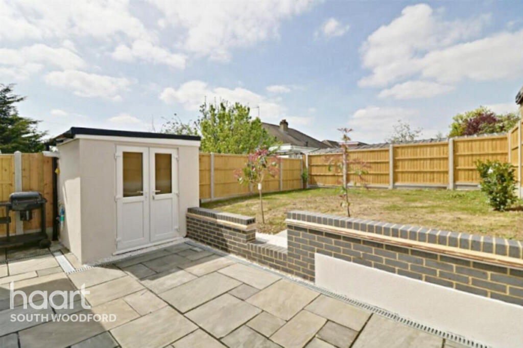 House in Woodford Green, Woodford Bridge - View 3