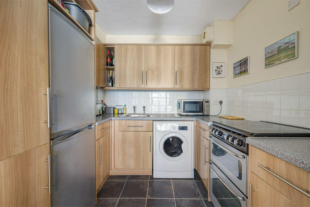 Apartment in Dartford - View 3