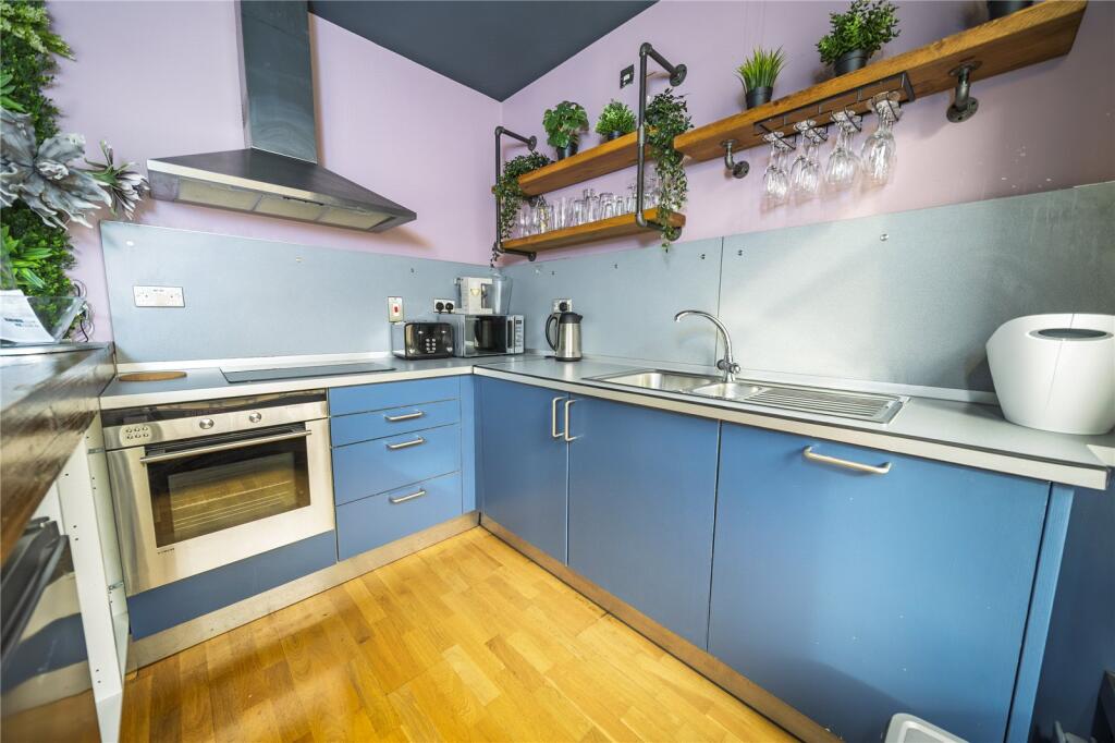 Apartment in Newcastle upon Tyne, Tyne and Wear - View 4