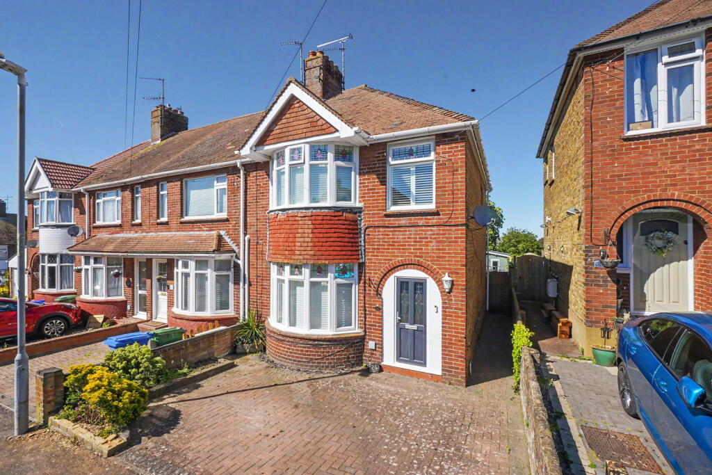 Main image of property: Woodlands Road,Sittingbourne,ME10 4SP