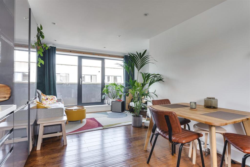 Apartment in London - View 3