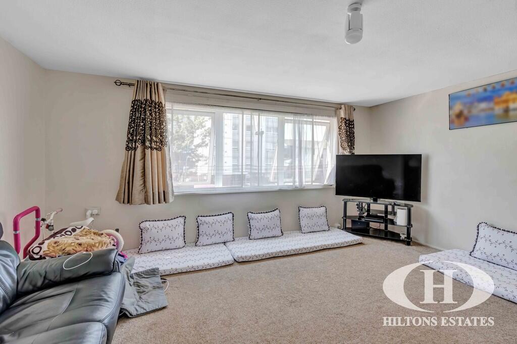 Apartment in Southall - View 3