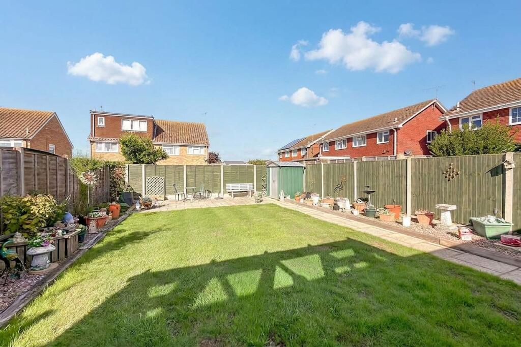 Middle Mead, Littlehampton, BN17 photo 4