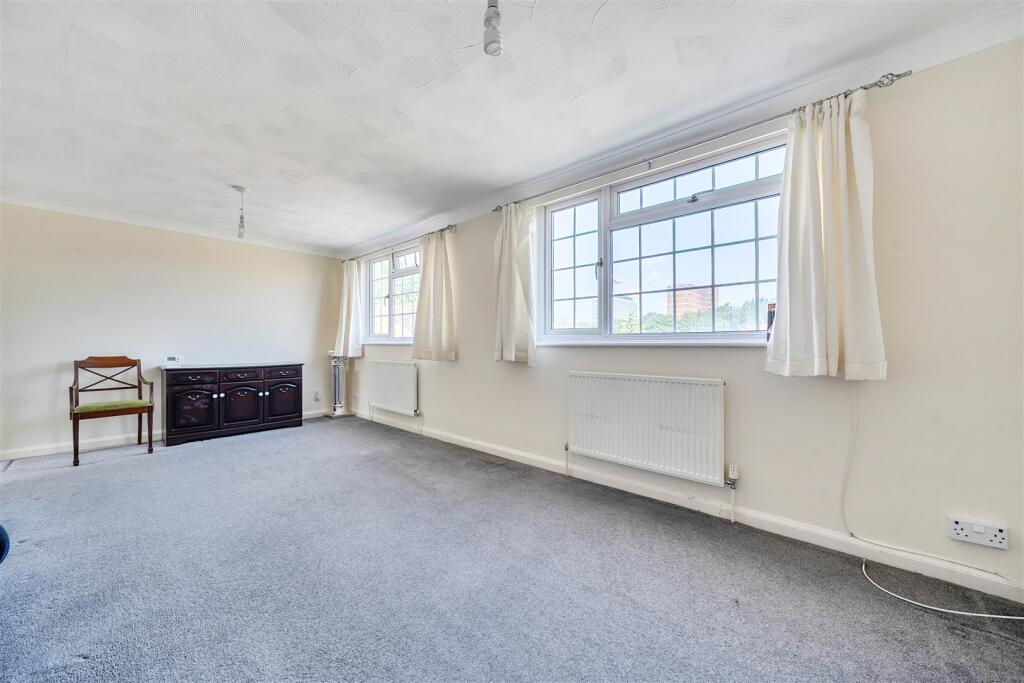 Apartment in Basingstoke and Deane, Lychpit, Riverdene - View 5