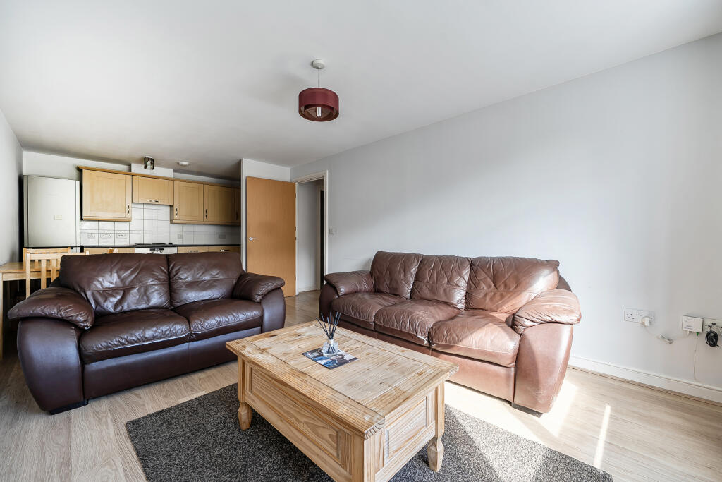 Apartment in Three Rivers, Abbots Langley - View 4