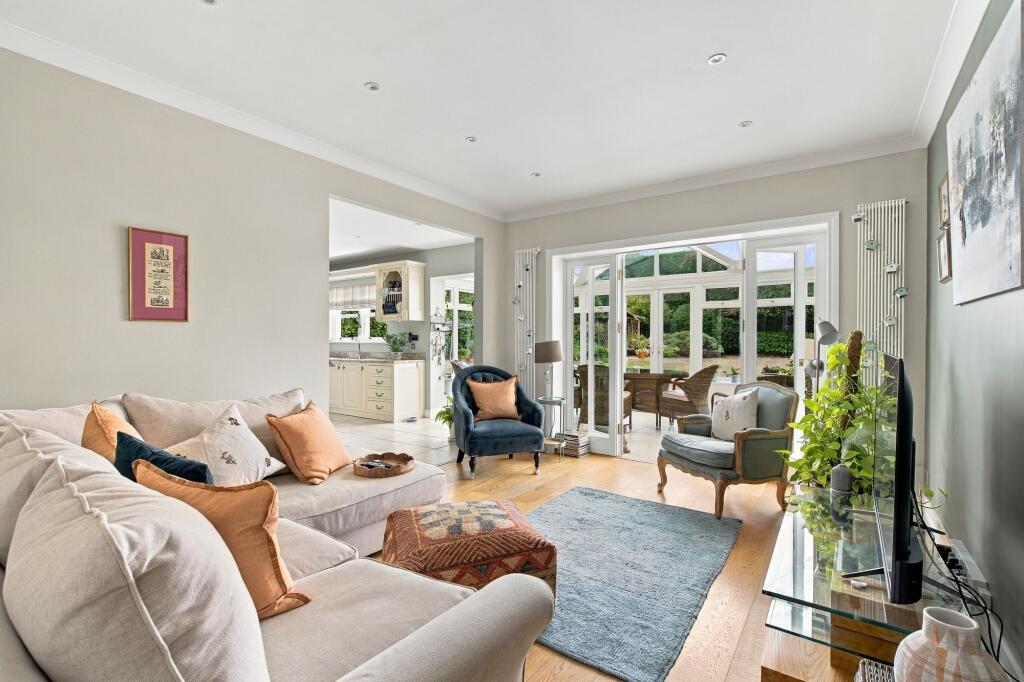 House in Slough - View 5