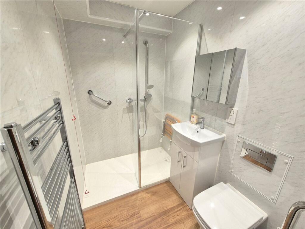 Apartment in Orpington, St Paul's Cray - View 4