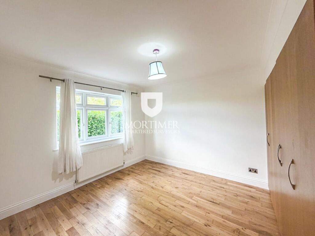Apartment in London, Oakwood, Southgate - View 5