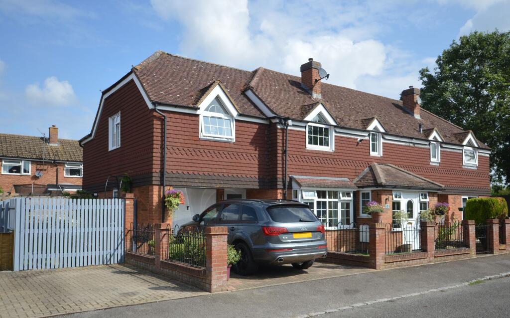 Main image of property: Stanbridge Close, Haddenham, HP17