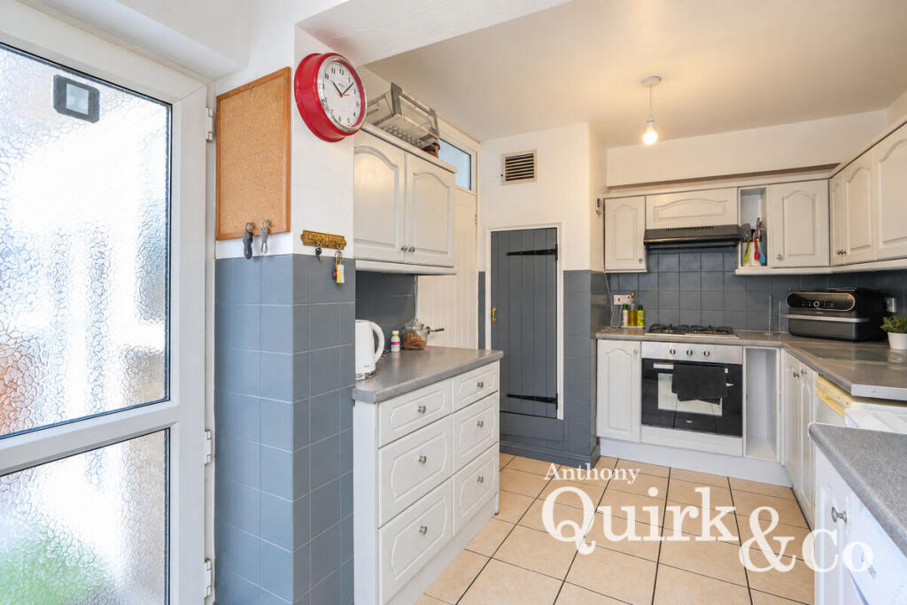 House in Southend-on-Sea - View 4