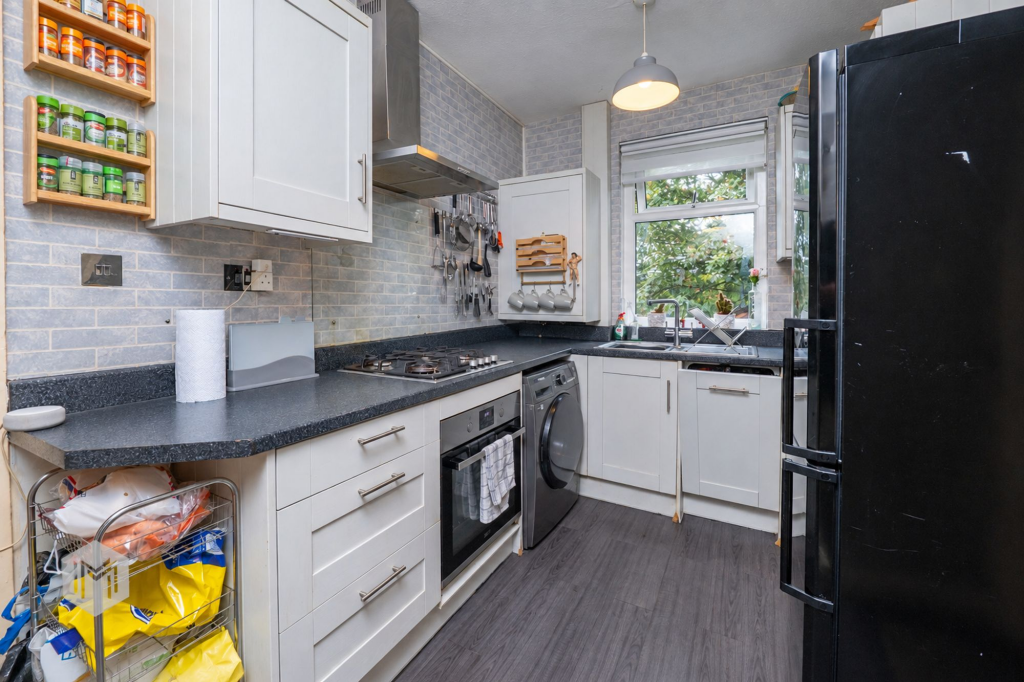 Cornwall Drive, Bury, BL9 photo 5