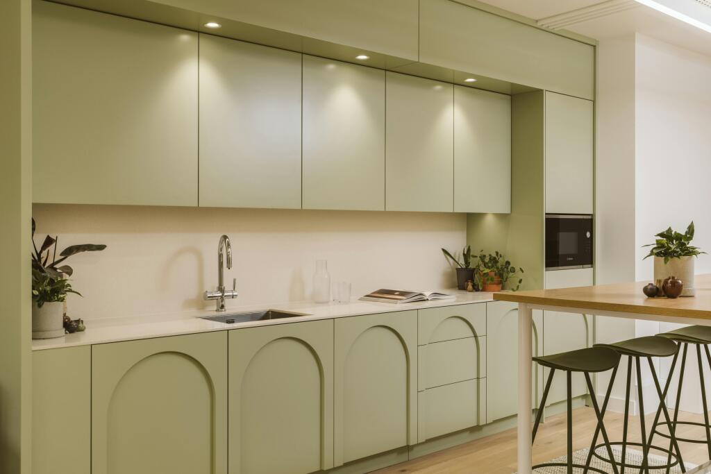 241220 18 Clerkenwell Close20.JPG
