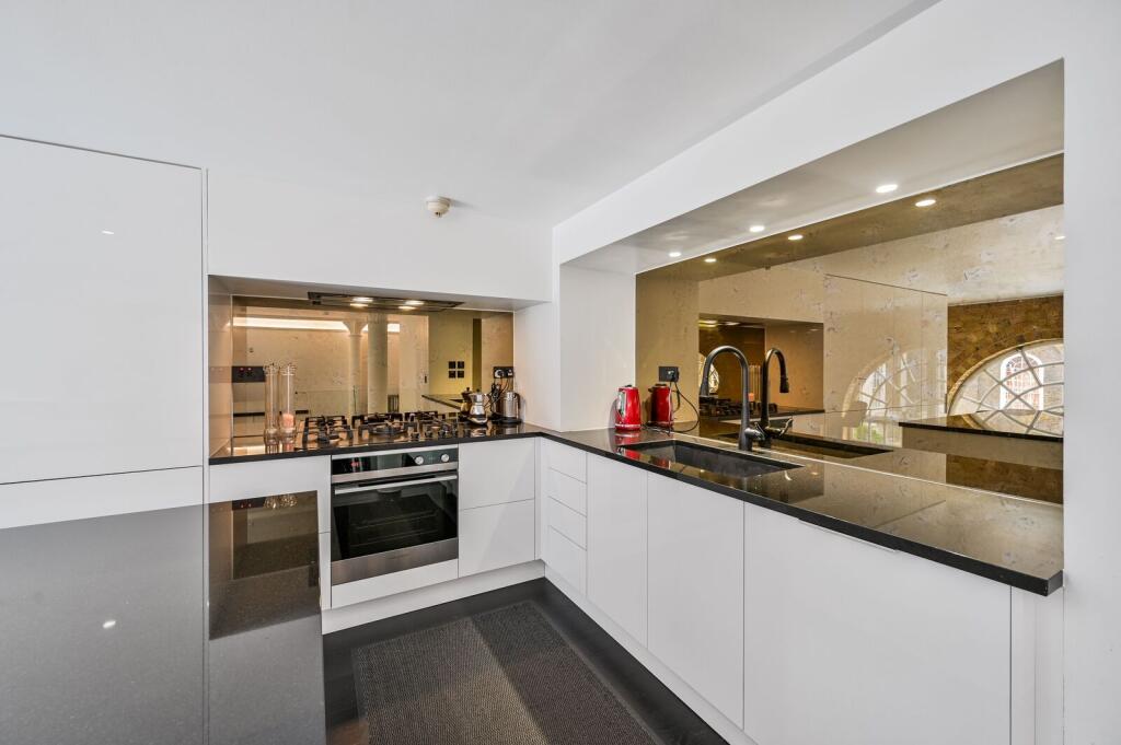 Apartment in London - View 5