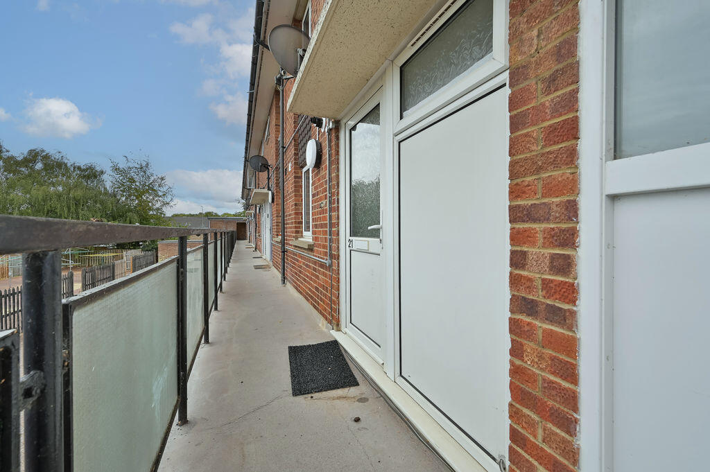 Apartment in St Albans - View 5