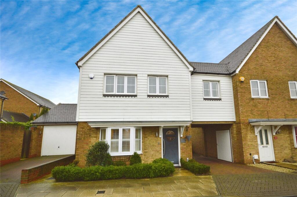 3-bed other on Paddock Drive, Hoo, Rochester, Kent, ME3, £425,000