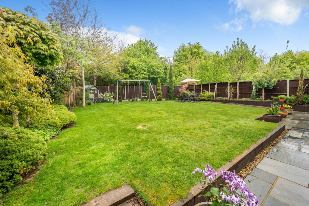 Lavenham Drive, Biddenham photo 3