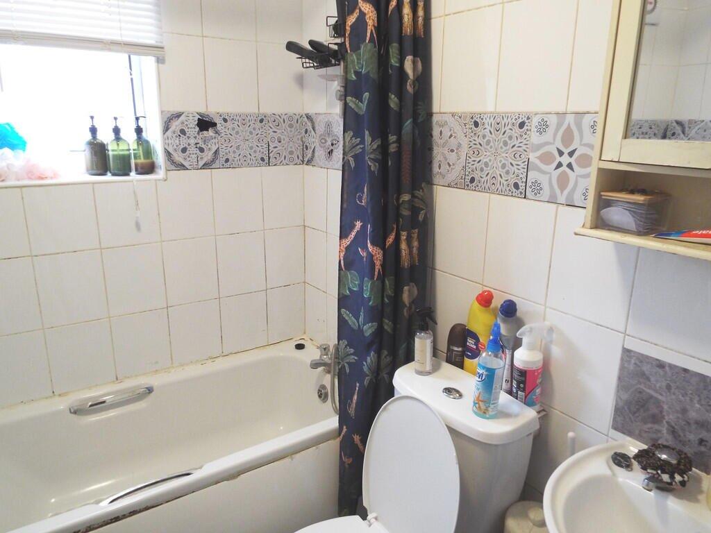 House in Hull - View 5