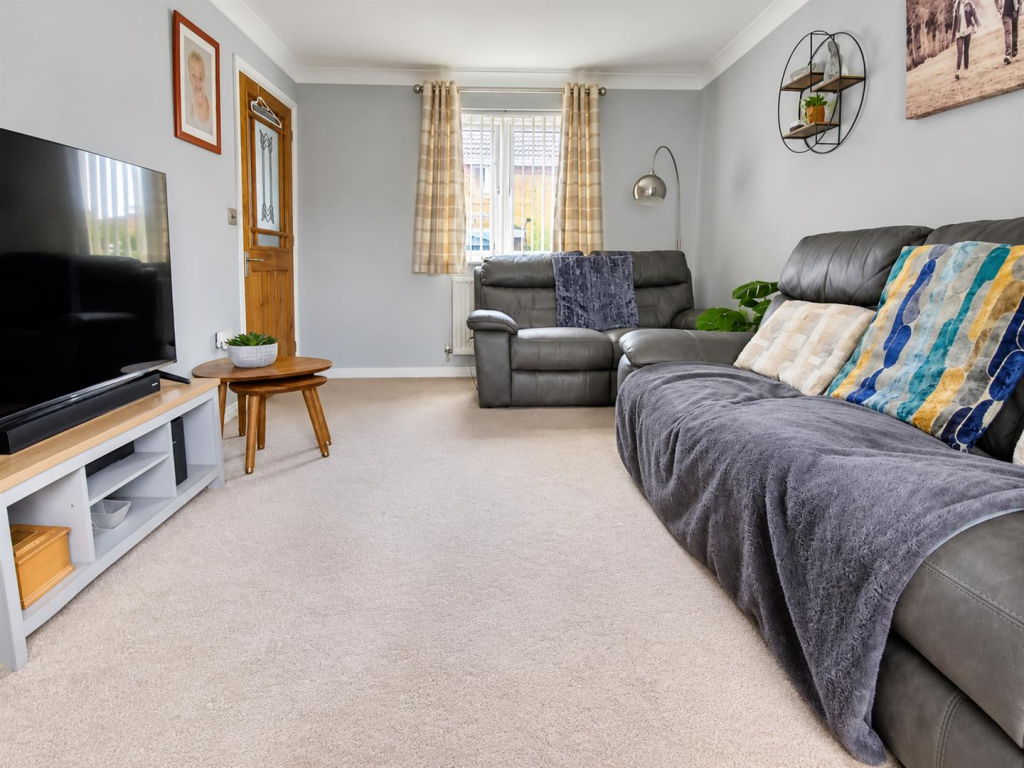 House in Nuneaton and Bedworth, Warwickshire - View 4