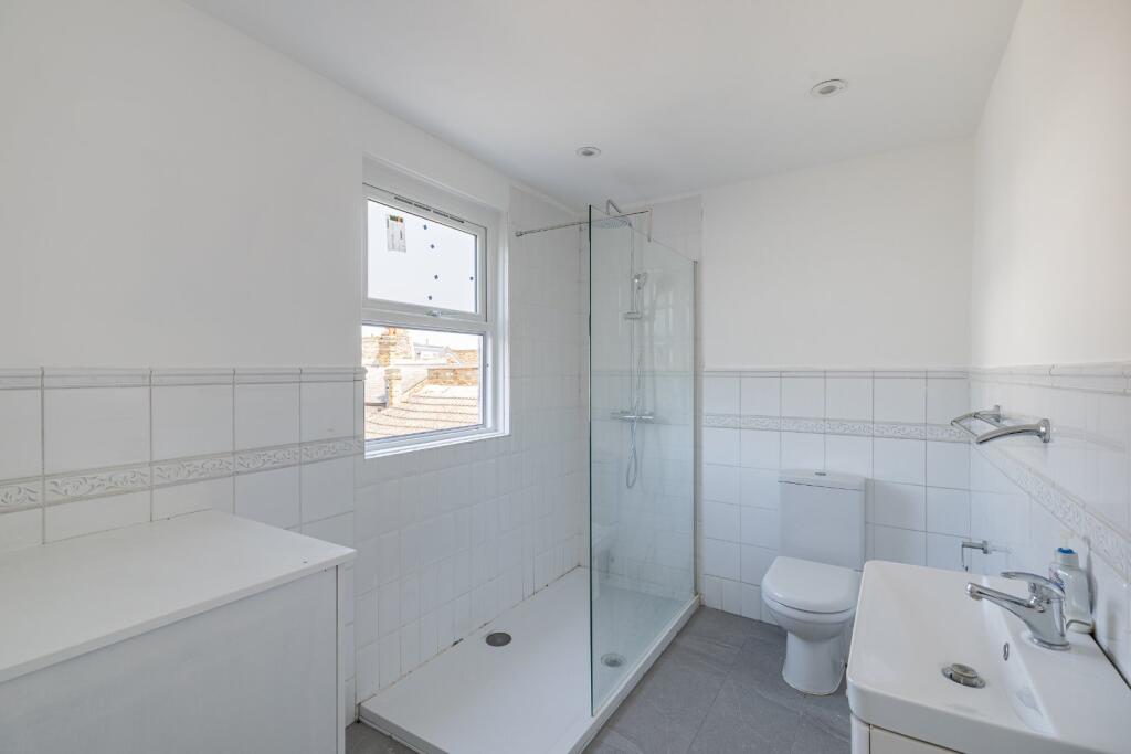 Apartment in London - View 5
