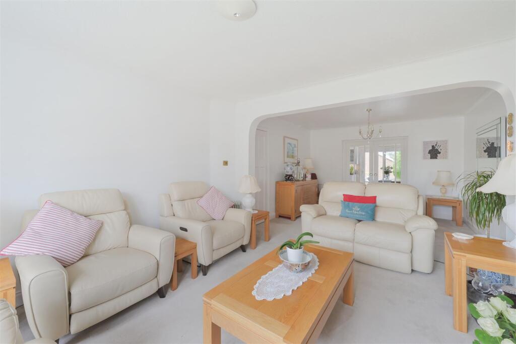 House in Sutton - More