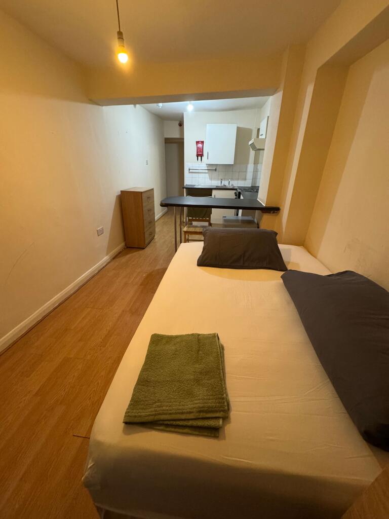 Studio flat for rent