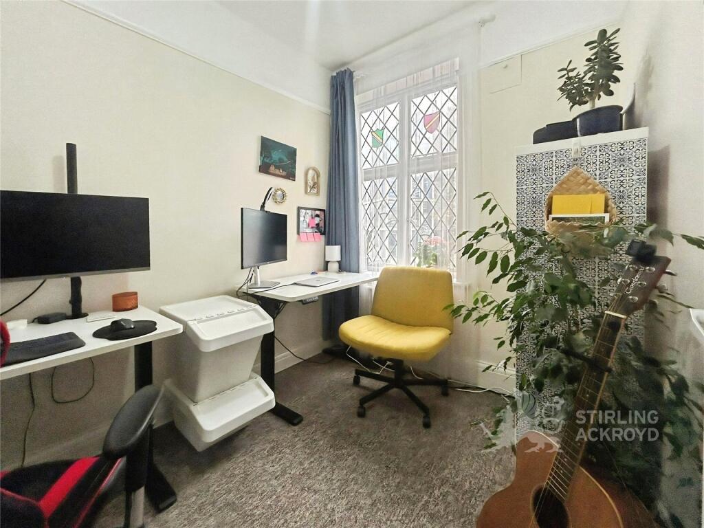 Apartment in Guildford, Charlotteville - View 3