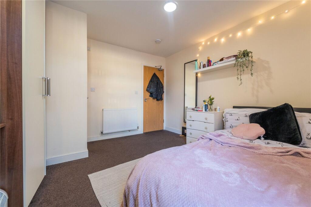 6 bedroom house for rent