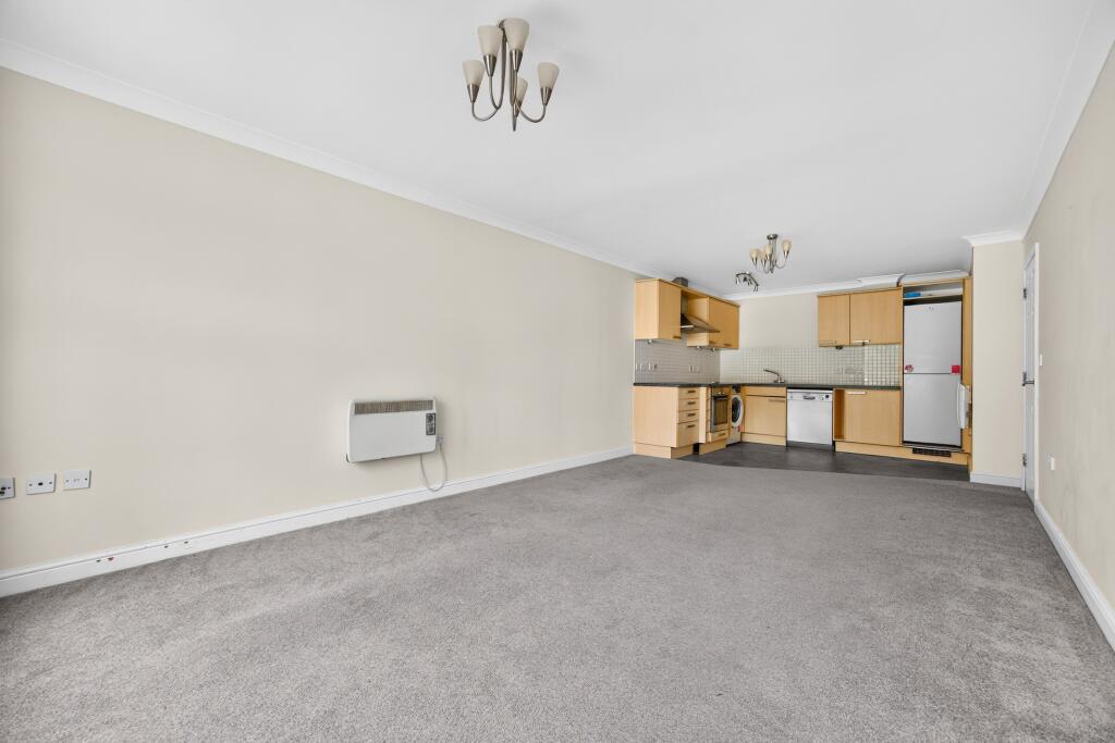 Apartment in Surrey Heath, Surrey - More