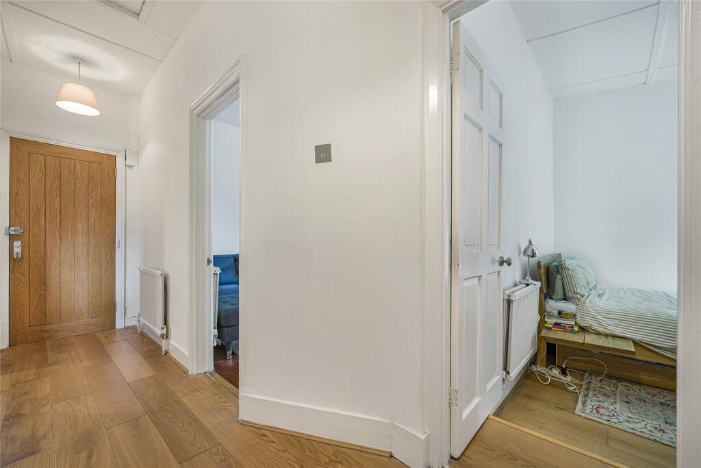 Apartment in London - View 5