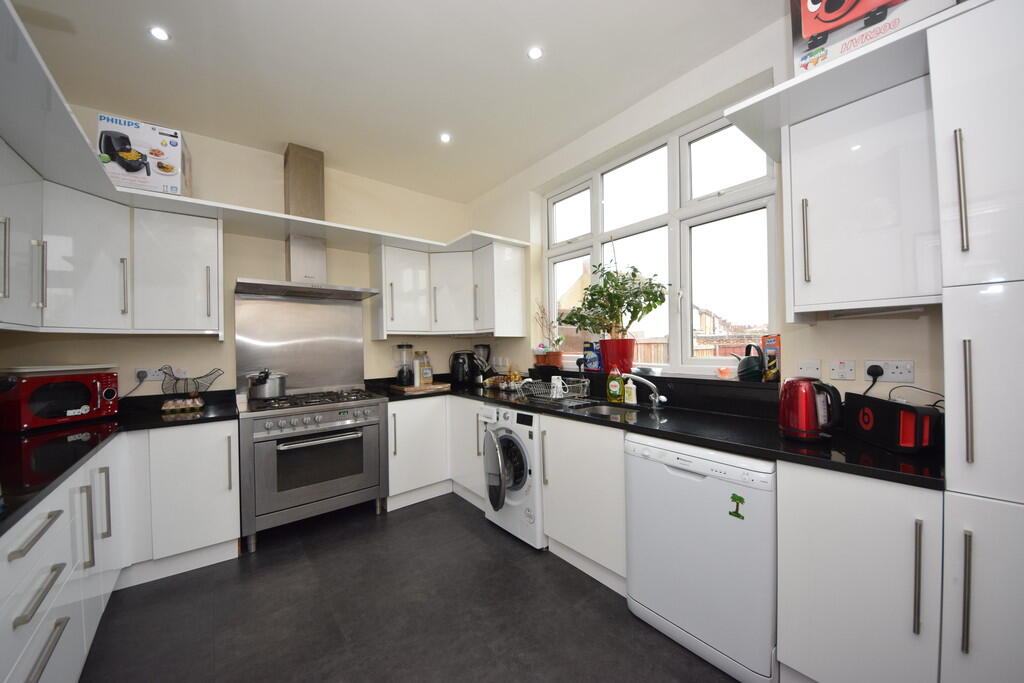 Main image of property: Cedars Ave, Walthamstow, E17 