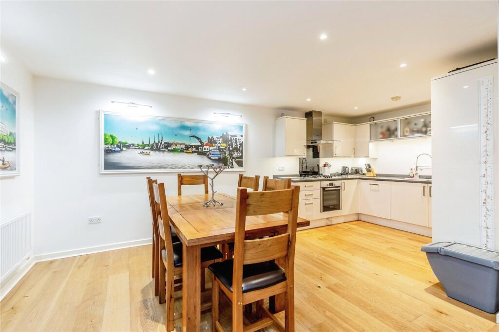 Apartment in Luton - View 4