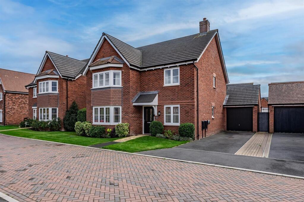 5-bed detached on 5 Groves Way, Moulton, Cheshire, CW9 8SD, £500,000