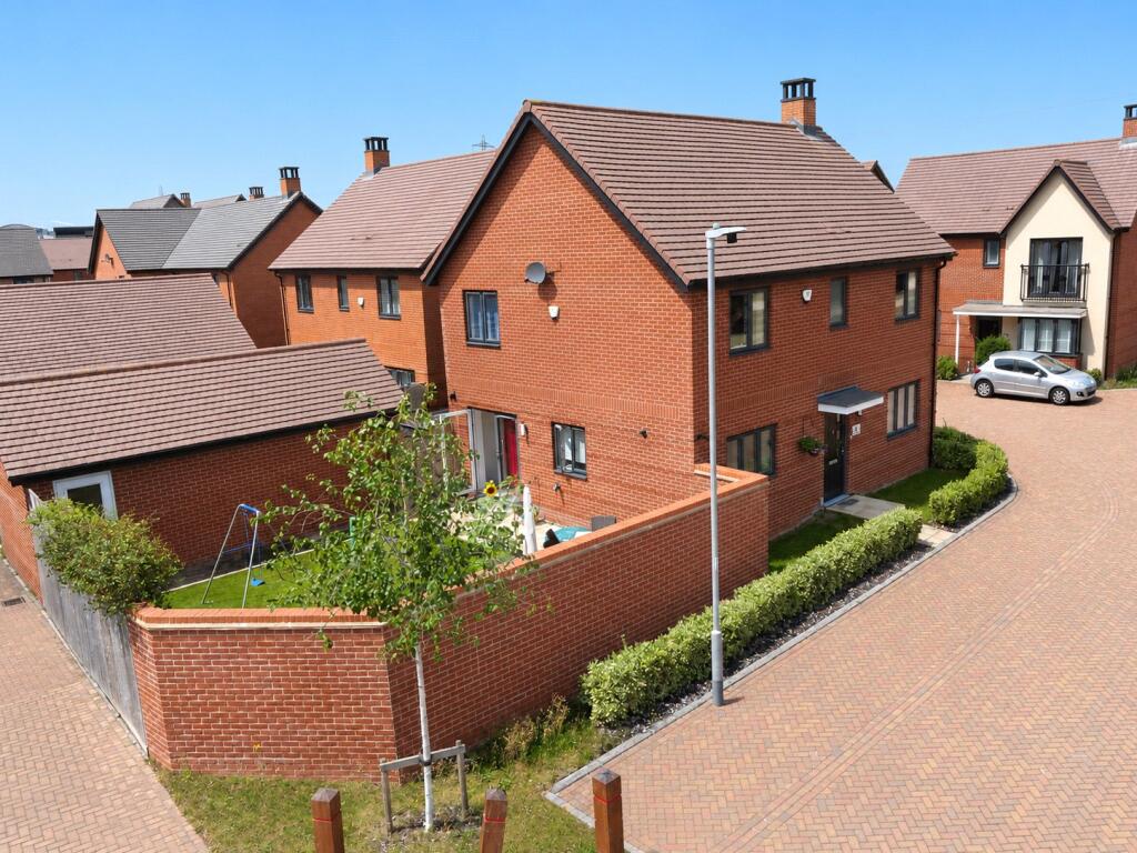 Main image of property: Decima Gardens, Houghton Regis, Dunstable, Bedfordshire, LU5