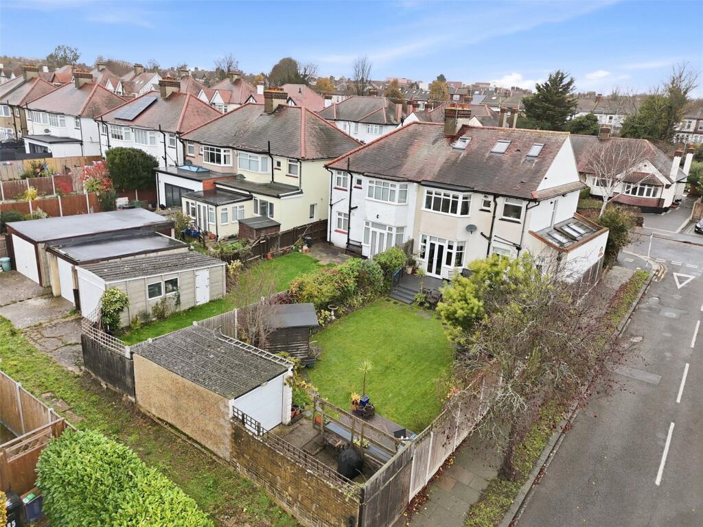 Ambleside Drive, Southend-on-Sea, Essex, SS1 photo 2