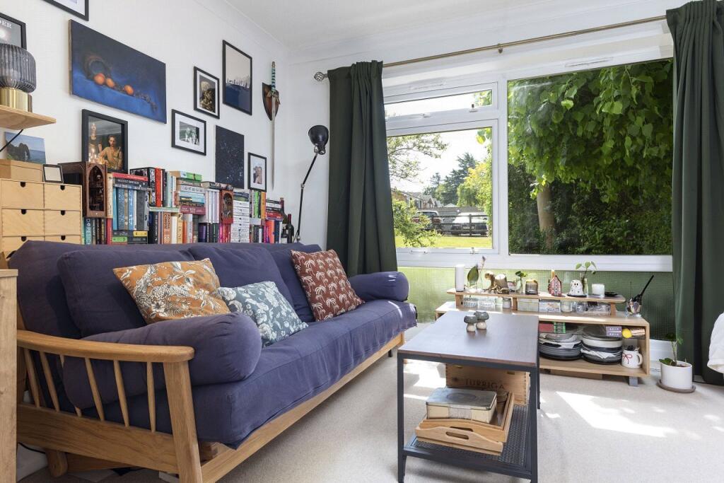 Apartment in Sutton - View 3