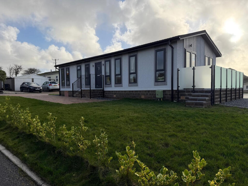 2-bed caravan on St. Austell, Cornwall, PL26, £190,000