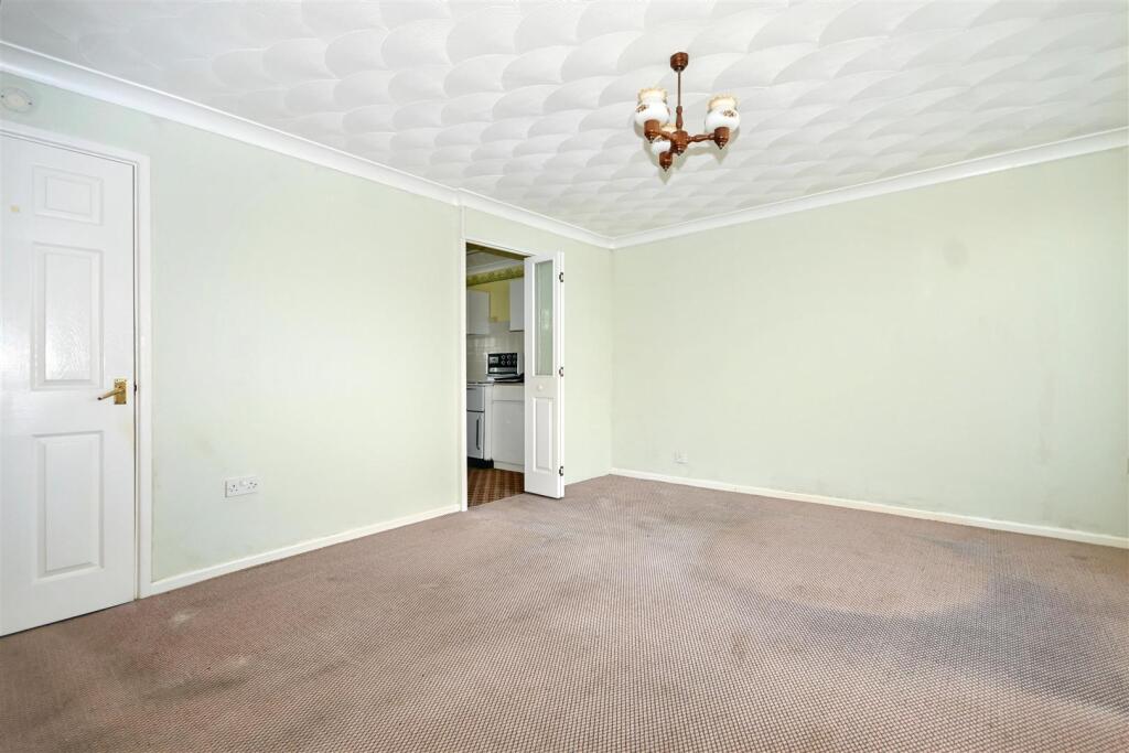 House in Eastbourne, Kingsmere, Langney Village - View 5