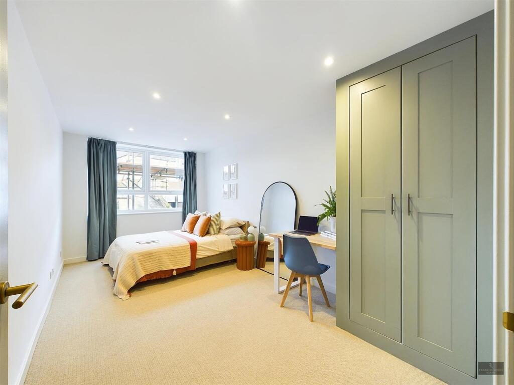 Apartment in Exeter - View 4