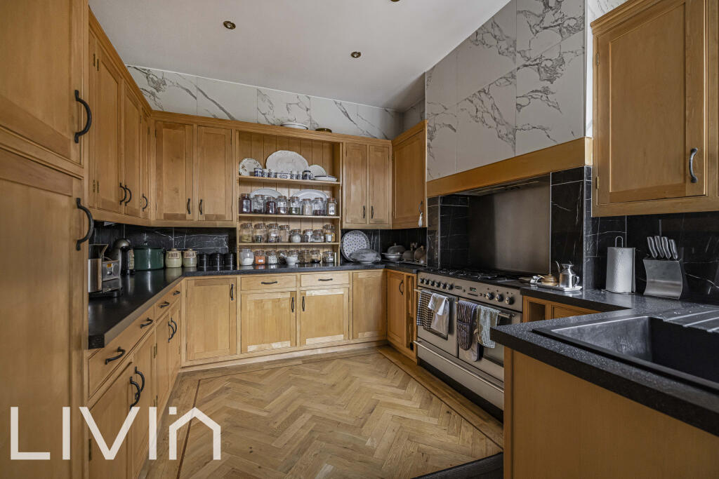 House in London - View 3