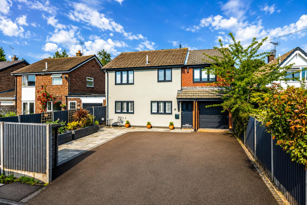 Main image of property: D’ayncourt Walk, Farnsfield
