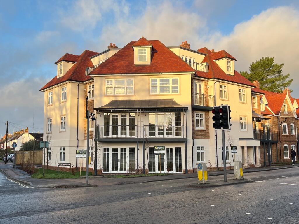 Main image of property: 37 North Parade, Horsham, RH12