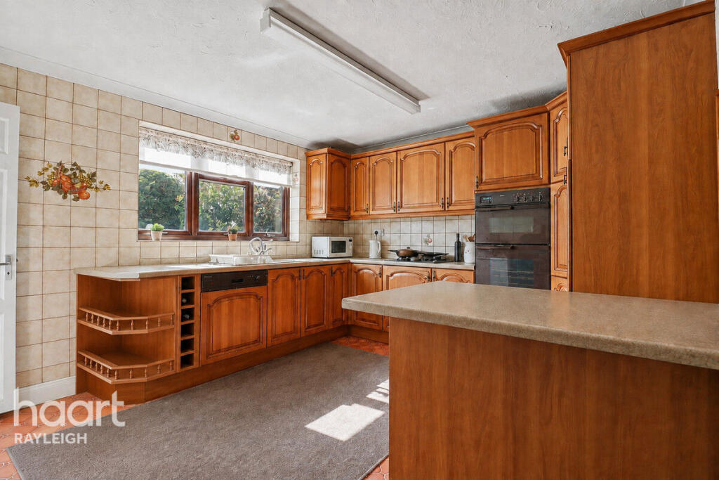 House in Rochford, Rayleigh - View 5