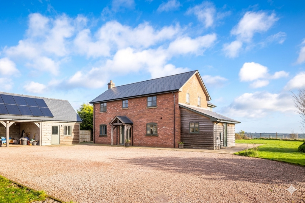 Main image of property: Between Hatfield & Bredenbury, Herefordshire