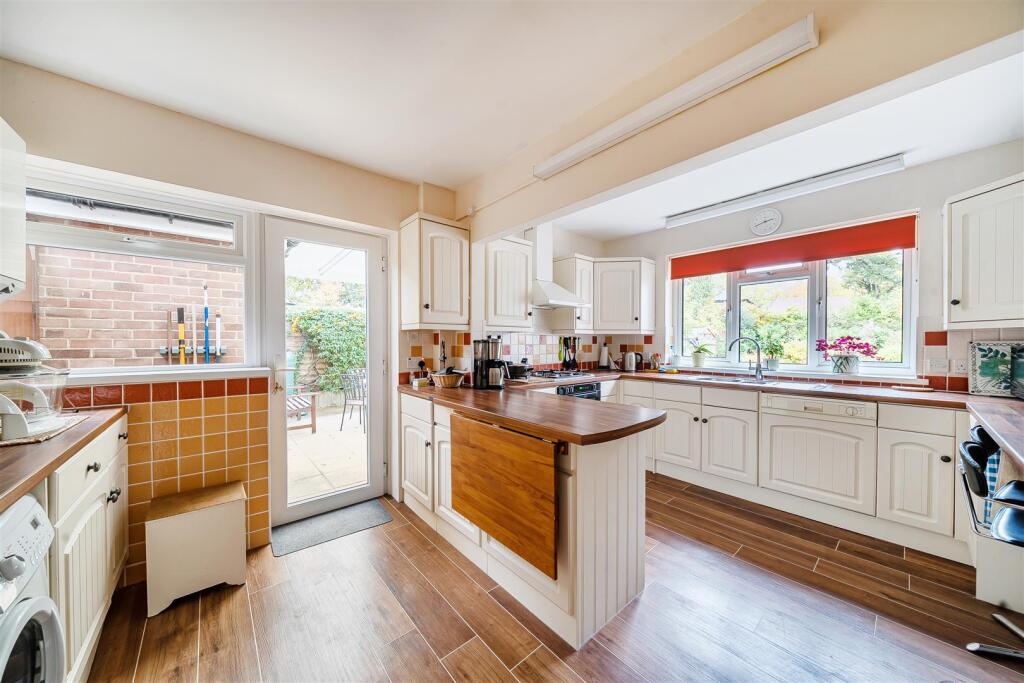 Frensham Road, Crowthorne, Berkshire, RG45 6QH - More