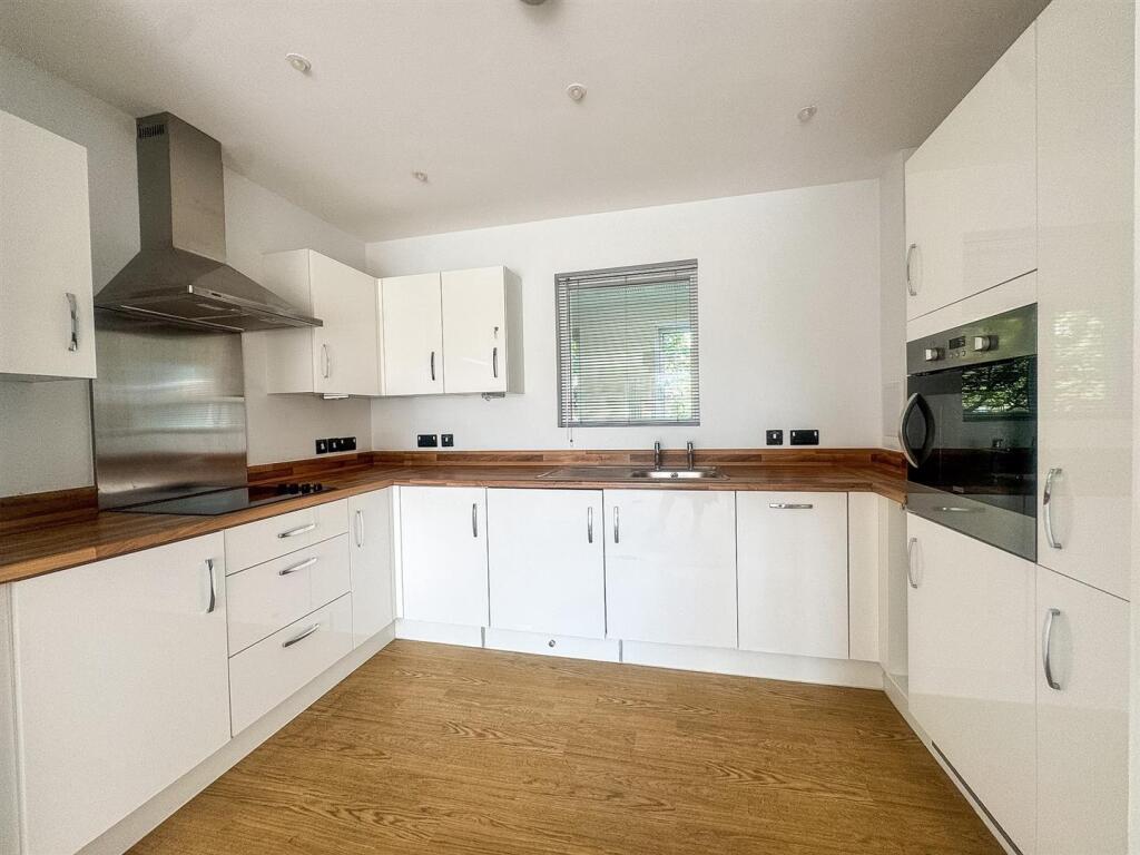 Apartment in Weston-super-Mare, Preanes Green - View 3