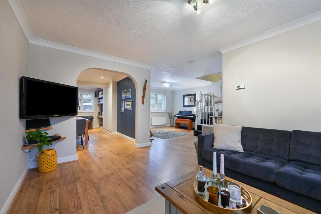 Main image of property: Dunnymans Road, Banstead